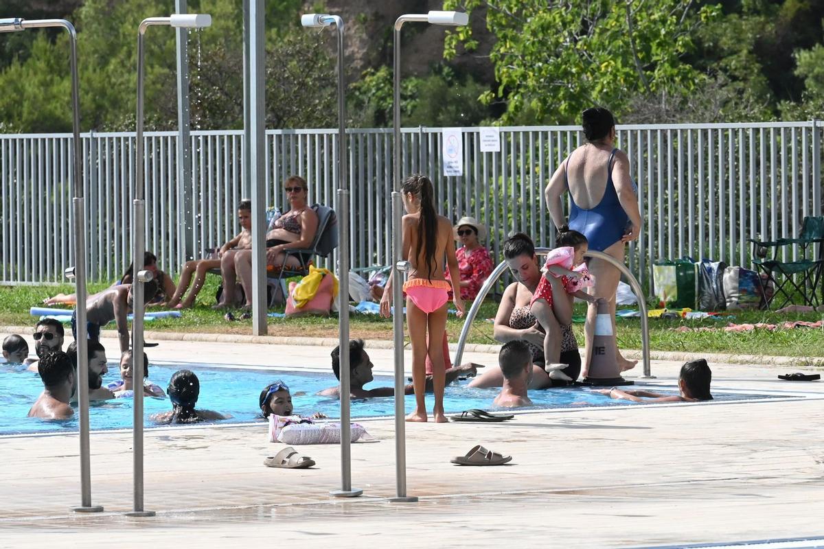 La piscina municipal es otro de los grandes atractivos para disfrutar del verano en el paraje natural de Vila-real.