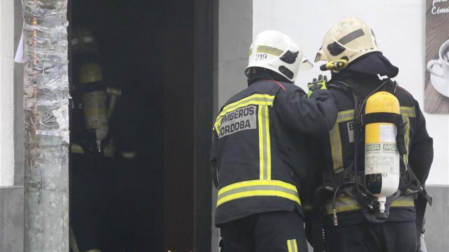 Intoxicadas por inhalar de humo tres personas en el incendio de una vivienda en La Rambla