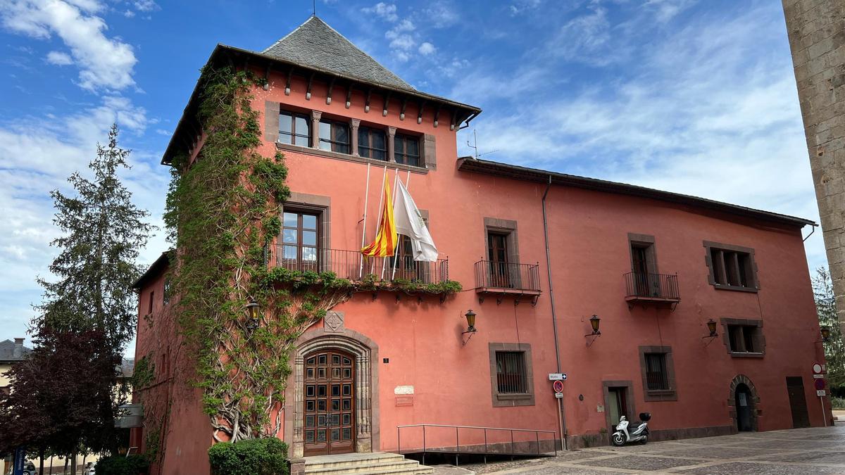 L'edifici de l'Ajuntament de la Seu d'Urgell, situat a la plaça dels Oms de la capital alturgellenca