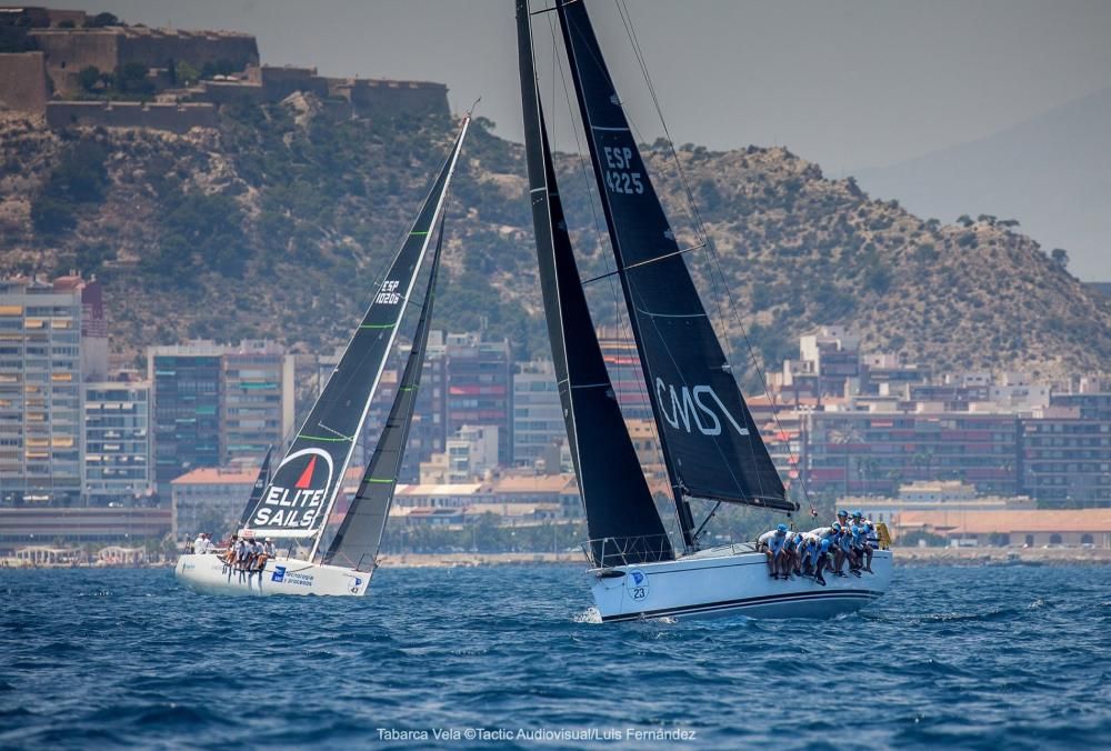 El poco viento acorta la regata de Tabarca