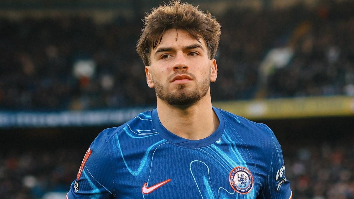 Marc Guiu cayó lesionado en el peor 'timing' posible