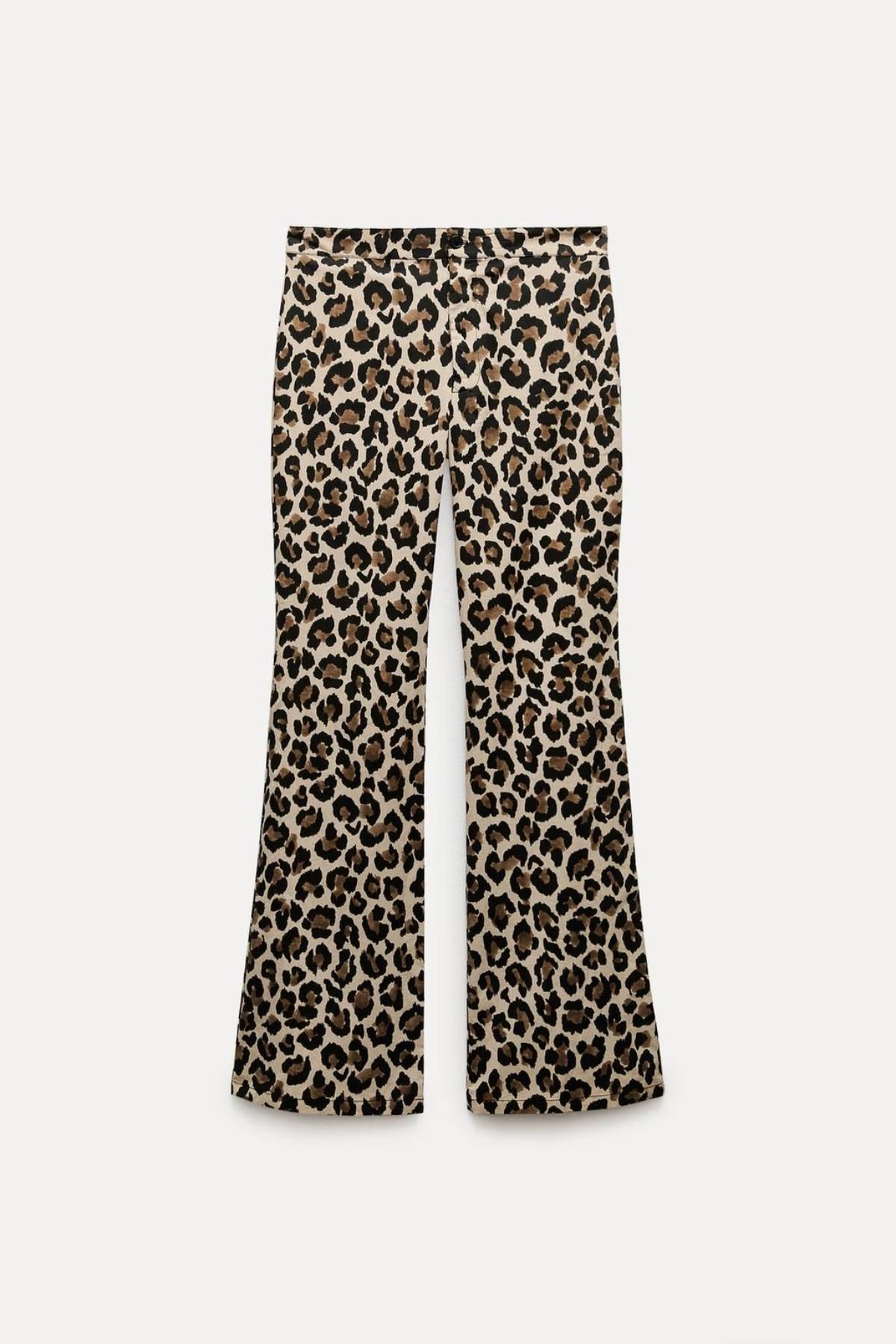 Pantalón animal print de Zara