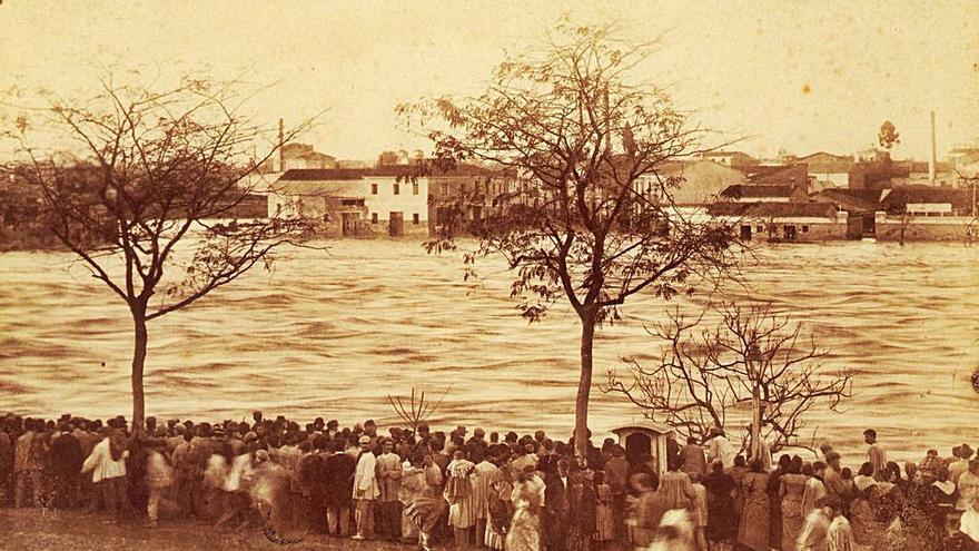 La avenida del  río Turia del 10  de noviembre  de 1897