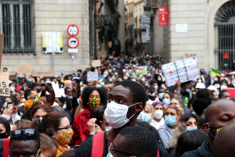 Unes 3.000 persones es concentren a Barcelona "contra el racisme i per les vides negres"