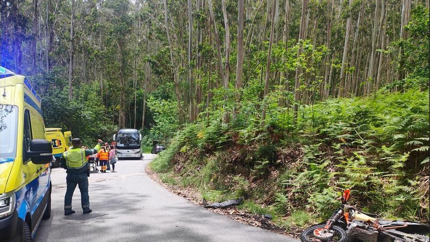 Un motorista herido grave tras chocar contra un coche en la subida a San Lourenzo