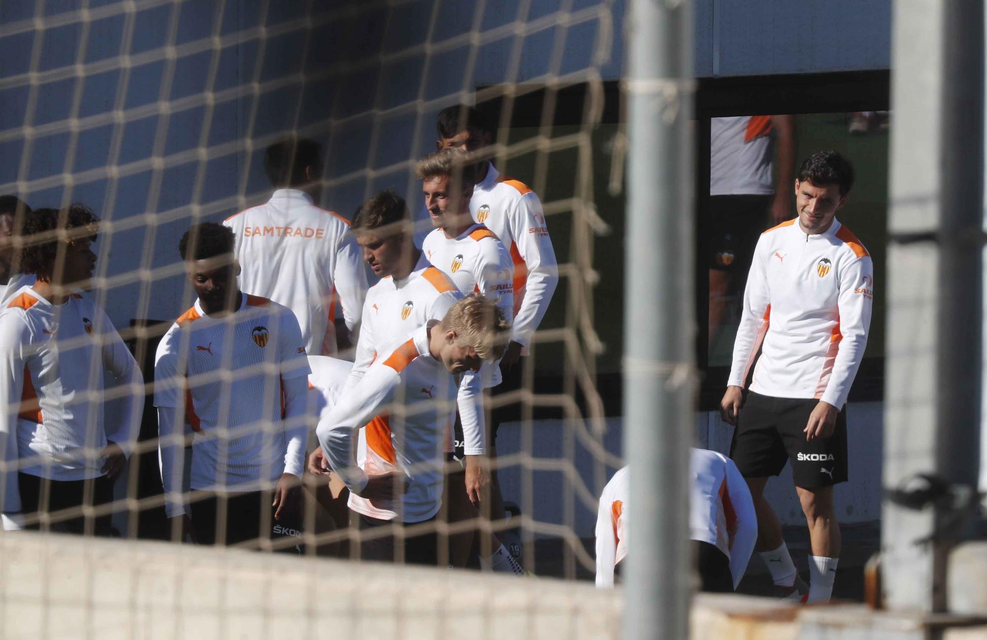 Entrenamiento del Valencia, a puerta cerrada