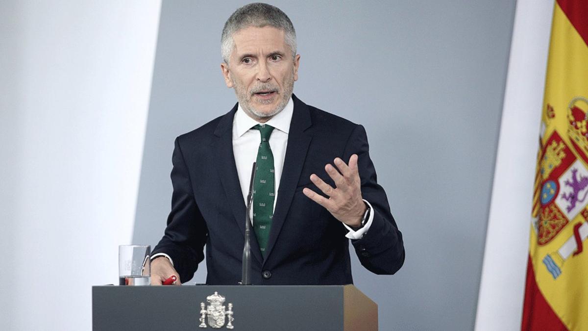 El ministro del Interior, Fernando Grande-Marlaska, comparece ante los medios tras el Consejo de Ministros celebrado en la Moncloa, este martes 26 de mayo