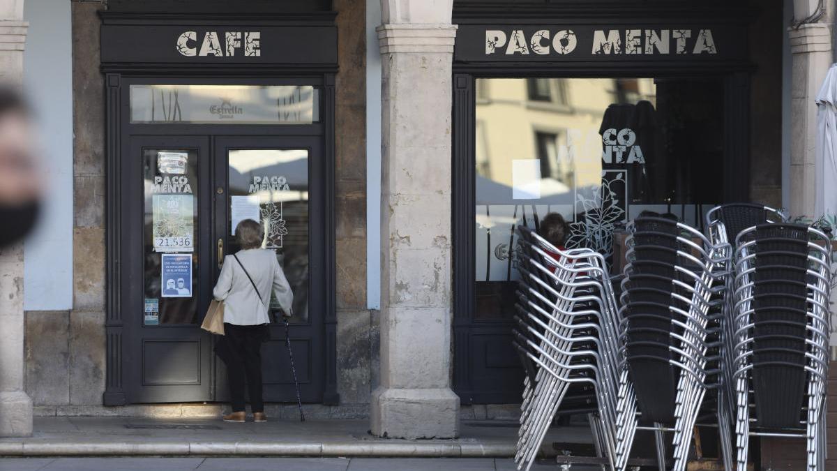 El bar &quot;Paco Menta&quot; anuncia su reapertura tras haber cerrado por el positivo en covid de una camarera