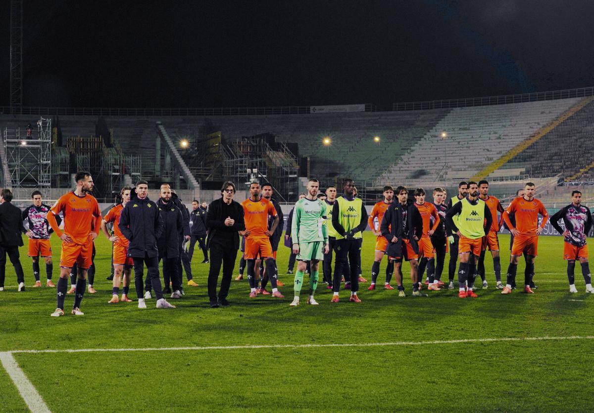 Fiorentina’s players disappointment at the end of the Serie A soccer match between Fiorentina and Verona at the Artemio Franchi stadium in Florence, center of Italy - Sunday, December 14, 2025. Sport - Soccer (Photo by Marco Bucco/La Presse)