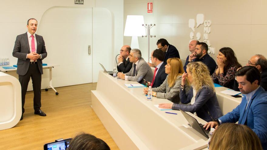 El director de Standby Consultores, Pedro García, en una charla.