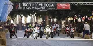 8.000 almas vuelven a vibrar en la carrera urbana de motos de Xàtiva