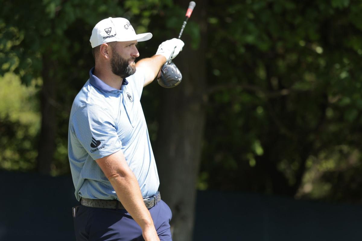 Newtown Square (United States), 17/05/2026.- Spain's Jon Rahm gestures after teeing off on the 4th hole during Round 4 of the 2026 PGA Championship at Aronimink Golf Club in Newtown Square, Pennsylvania, USA, 17 May 2026. (España) EFE/EPA/STEVE FALK