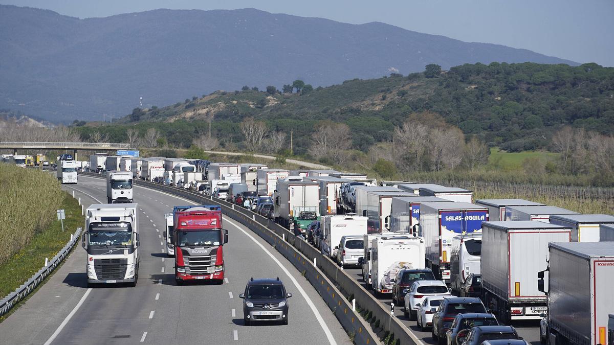 L'AP-7, al seu pas per Pont de Molins.