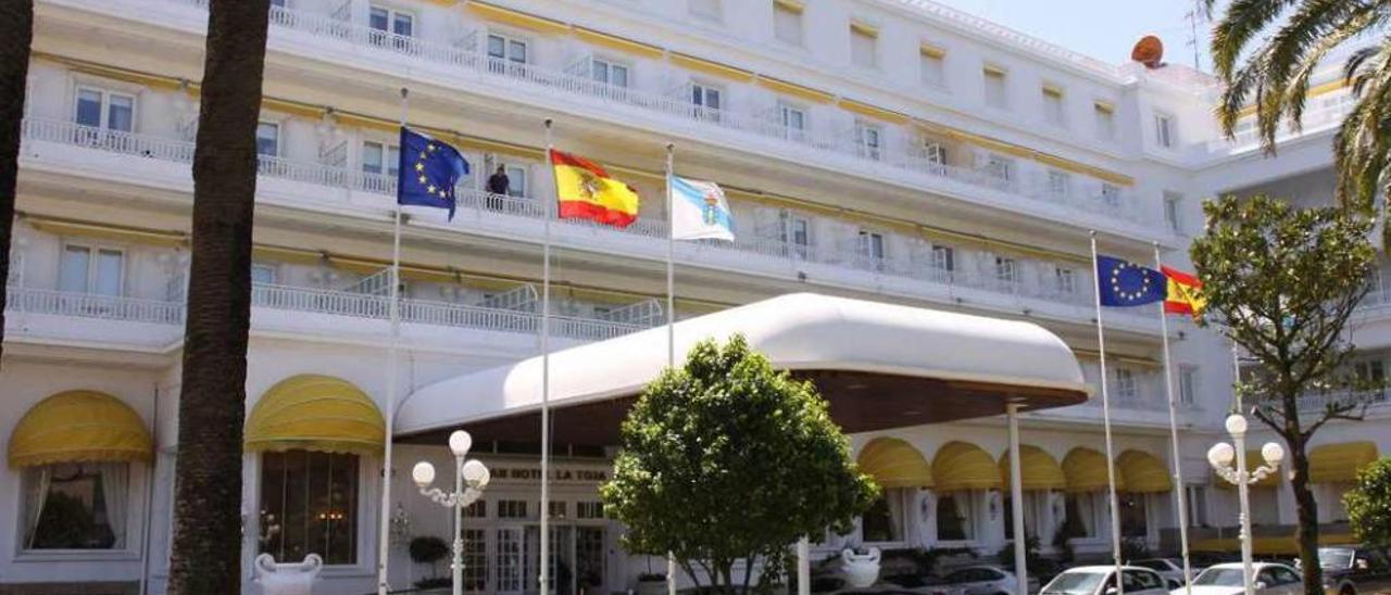 El Gran Hotel La Toja, que como se había anunciado reabre sus puertas para Semana Santa. // Muñiz