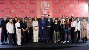 Los altos cargos junto a los diseñadores participantes