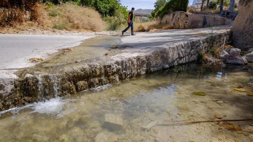 La rambla de Puça sigue con agua desde este verano