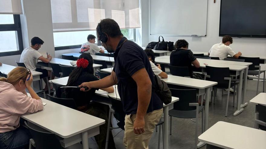 El CEU de Elche, a la caza de los copiones en los exámenes