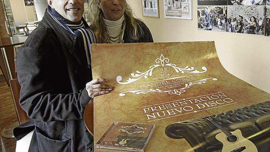 Manuel Cobos repasa sus 25 años como cantautor en Cáceres