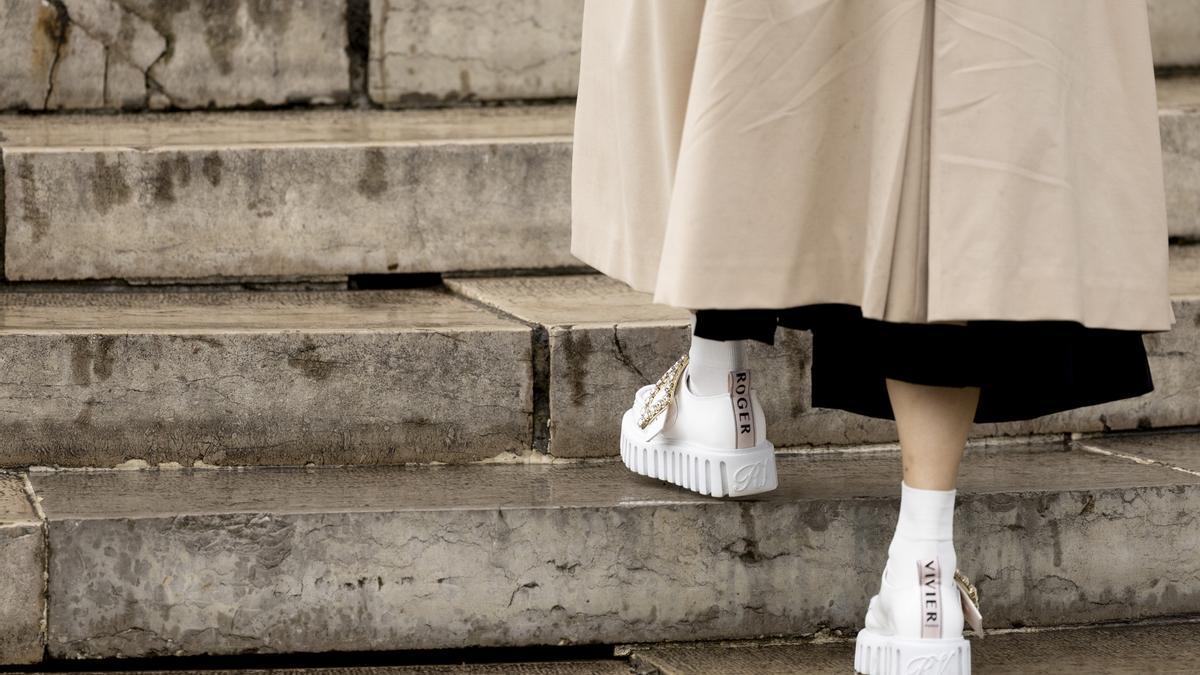 Las zapatillas blancas de mujer más vendidas en Amazon que puedes comprar  por 25 euros | Flipboard