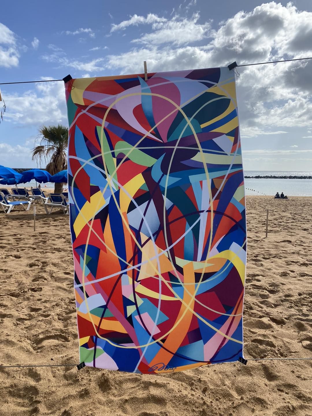 Exposición de toallas en Las Teresitas