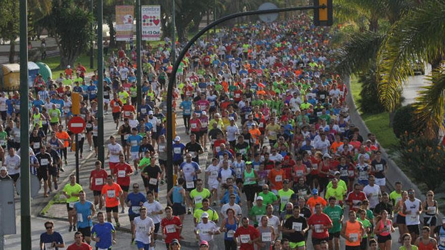 La XXXVI Carrera Urbana Solidaria Ciudad de Málaga volvió a convertir las calles del centro histórico de la capital costasoleña en una auténtica fiesta del atletismo.