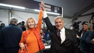 Laporta en todas partes: de Busquets y Aitana a los botes con el primer equipo