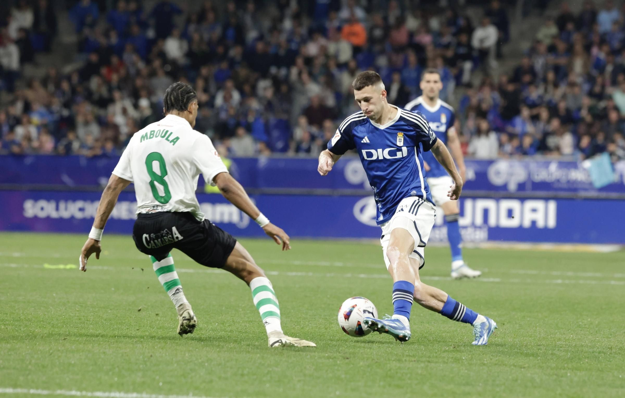 EN IMÁGENES: Partido y ambientazo del Real Oviedo-Racing de Santander disputado en el Tartiere