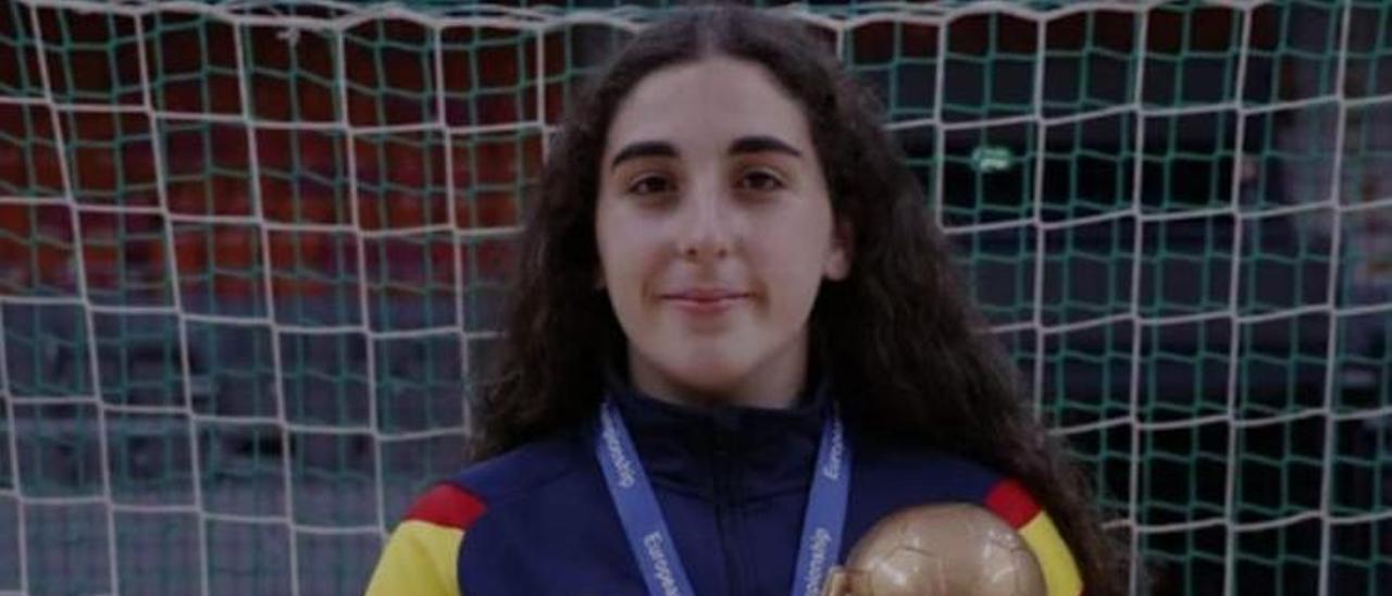 Irene Ríos con el trofeo del European Open. |  // FDV