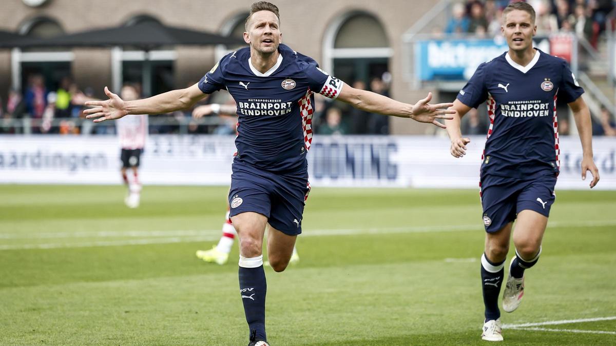 Luuk de Jong celebra uno de los goles del PSV ante el Sparta de Róterdam.