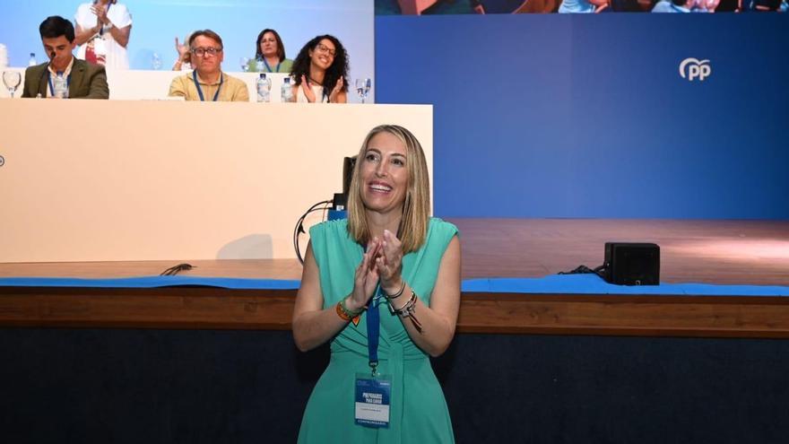 María Guardiola junto a Alberto Núñez Feijóo es aclamada en el Congreso Regional del PP de Extremadura