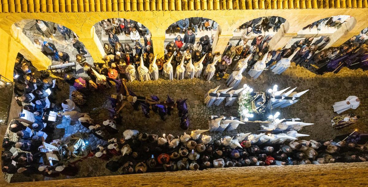 Miserere y encuentro en las calles de Dalt Vila