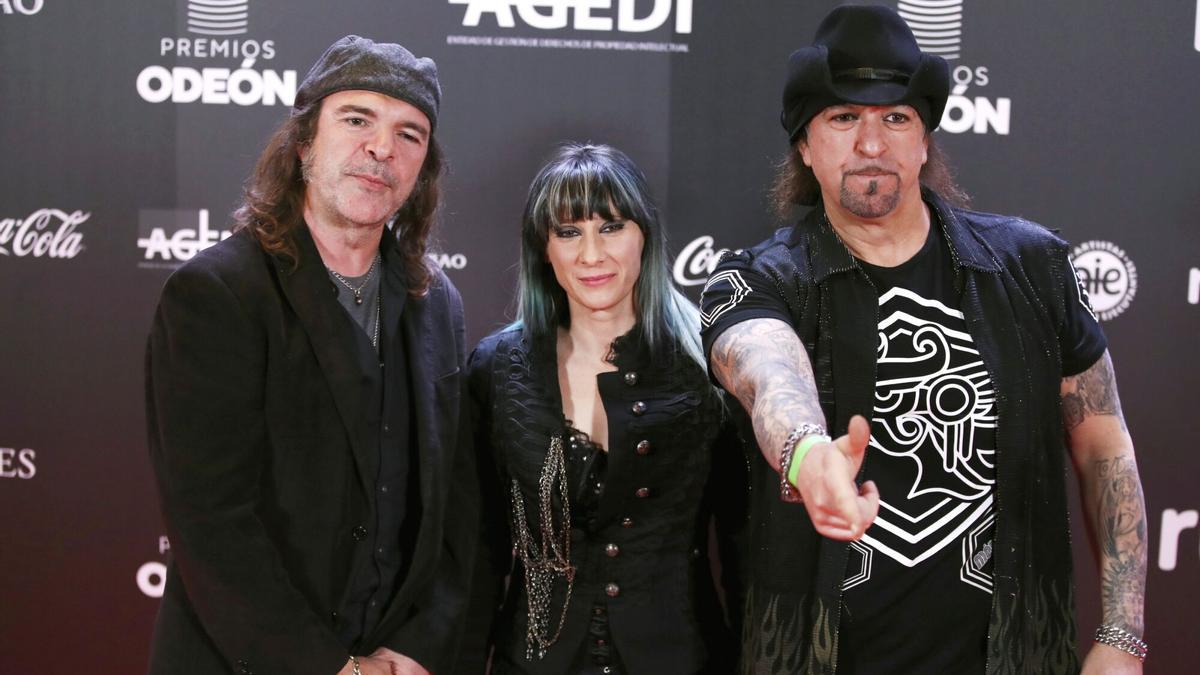 Los miembros de la banda Mägo de Oz, a su llegada a la alfombra roja de la primera edición de los Premios Odeón.