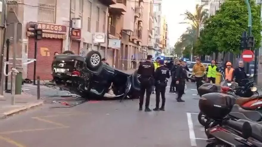 Un accidente en Elche tras la indisposición de un conductor deja a una menor herida grave