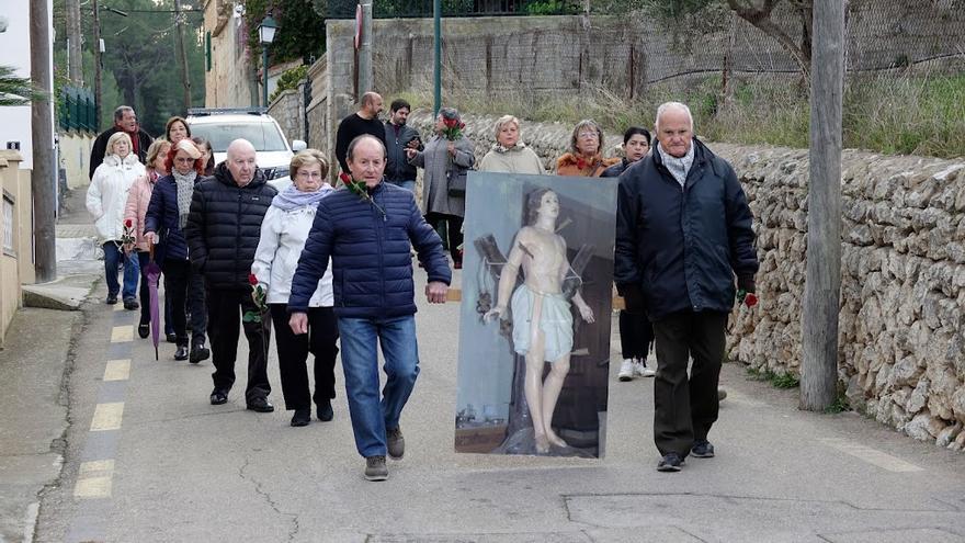 Es Capdellà vuelve a salir en procesión con un póster de Sant Sebastià