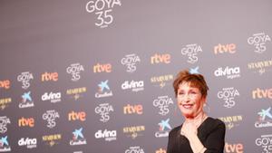 Archivo - La actriz Verónica Forqué, posa en la alfombra roja en la 35 edición de los Premios Goya en el Teatro del Soho CaixaBank de Málaga a 6 de marzo del 2021