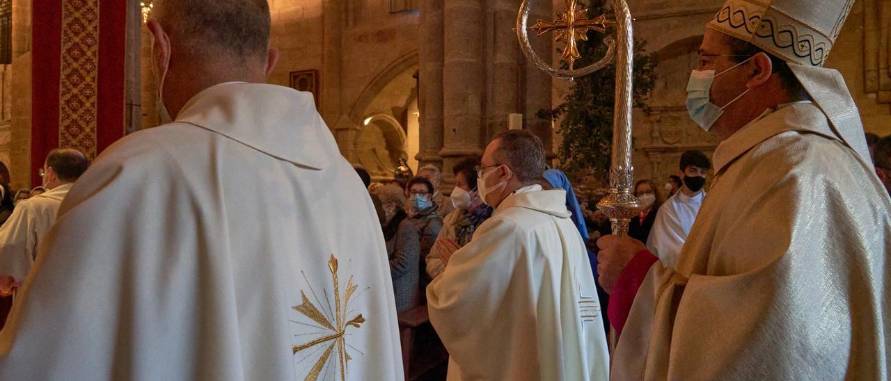 El obispo Jesús Pulido, en su primer acto en la Concatedral de Santa María de Cáceres.