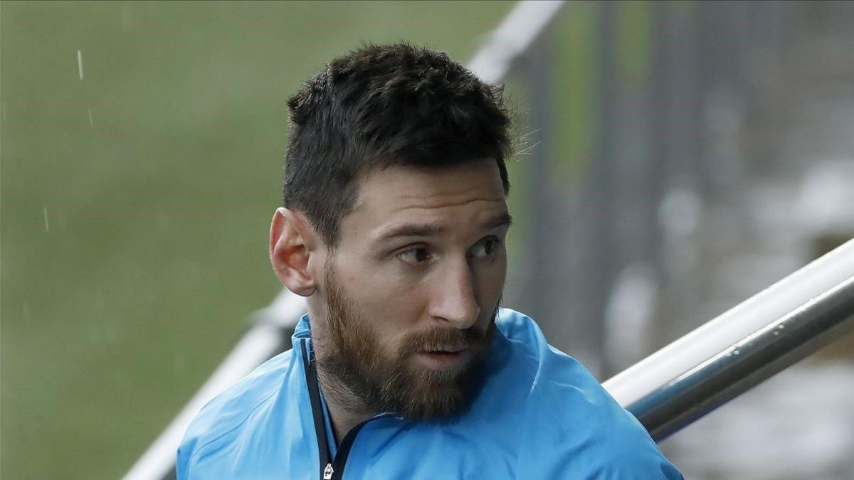 Messi, en el entrenamiento del Barça antes de viajar a Vigo.