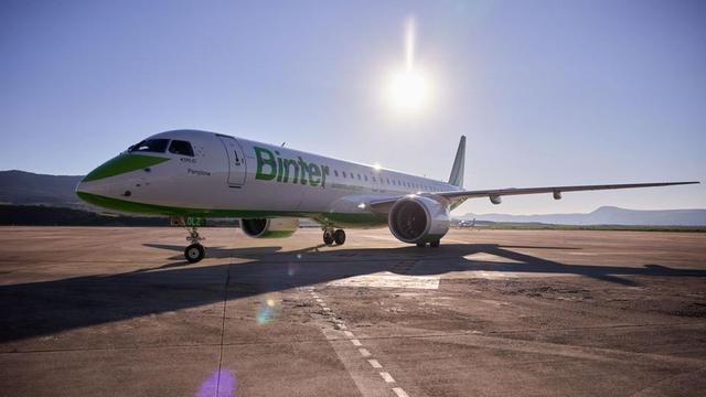 Pamplona da nombre a un avión de Binter