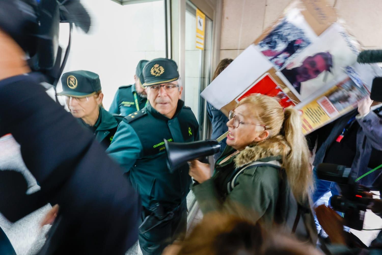 La llegada de la exconsellera Pradas y Argüeso para declarar como imputados por la gestión de la dana