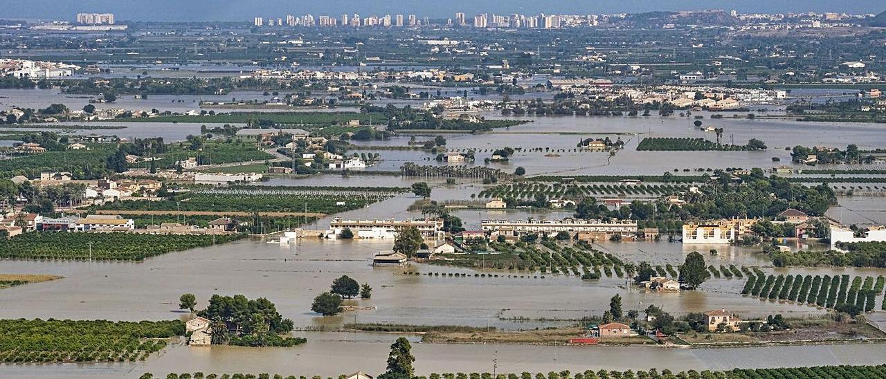 Inundaciones en los campos de Guardamar del Segura tras el temporal de la DANA.