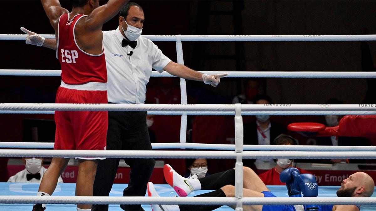 Enmanuel Reyes gana por KO al actual subcampeón y se mete en cuartos