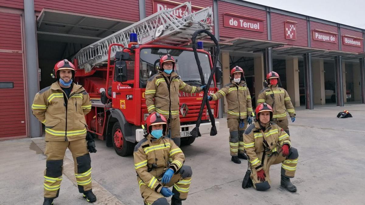 Los bomberos de la DPT rinden homenaje a los fallecidos de coronavirus