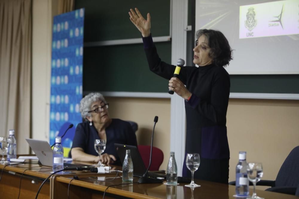 Joanne Chory y Sandra M. Díaz en la Facultad de Biología de Oviedo.