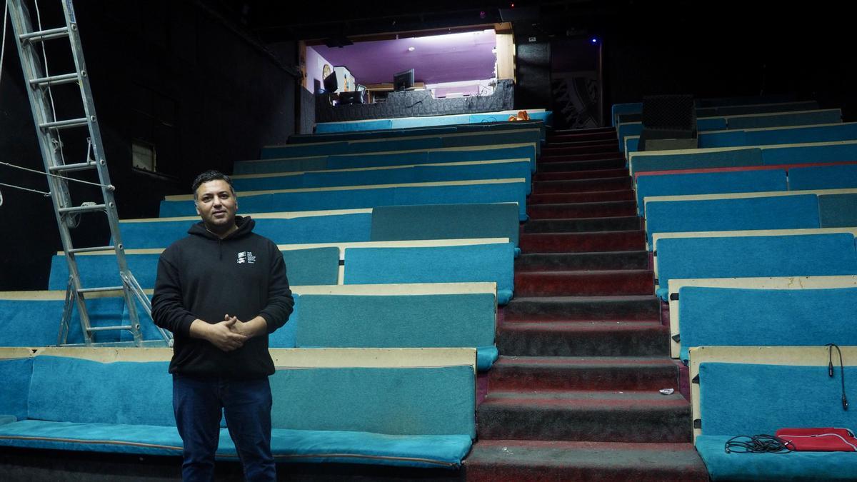 Internacional reportaje El Teatro de la Libertad, escenario de resistencia a la ocupación israelí. Este centro cultural en el campo de refugiados de Yenín lucha por la liberación palestina a través de las artes escénicas. Mustafa Sheta, el director del Teatro de la Libertad. FOTO: Andrea López-Tomàs