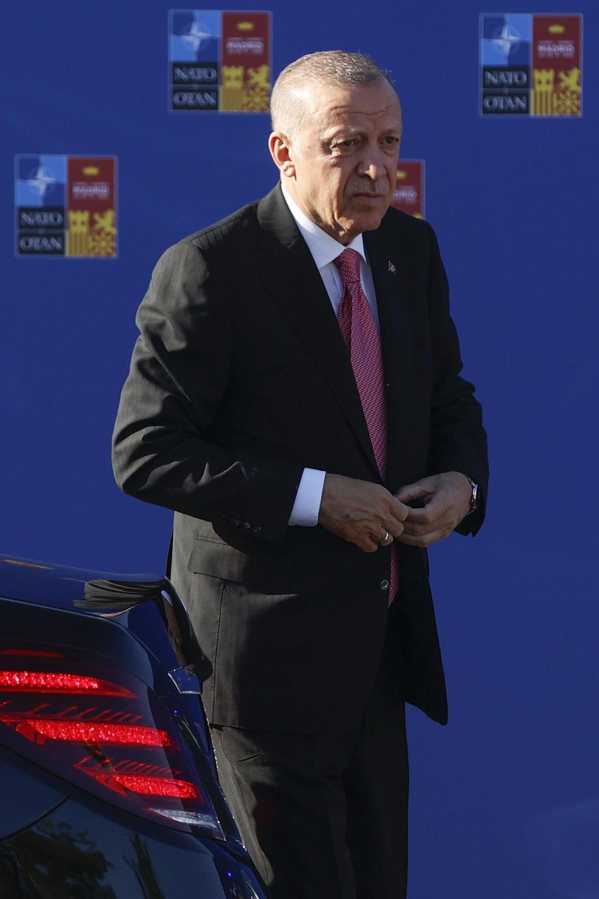 MADRID, 29/06/2022.- El presidente turco, Recep Tayyip Erdogan, a su llegada a la primera jornada de la cumbre de la OTAN que se celebra este miércoles en el recinto de Ifema, en Madrid. EFE/J.J. Guillén