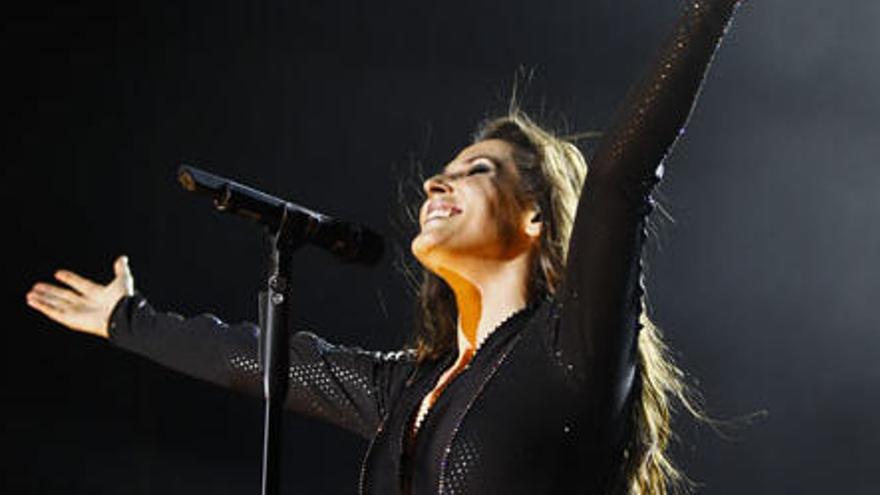 Malú deslumbra en la plaza de toros de Valencia