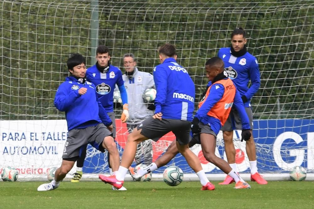 Entrenamiento del Deportivo a puerta cerrada