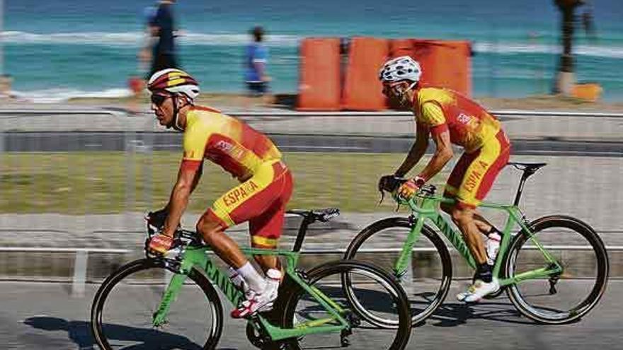 &quot;Purito&quot; Rodríguez y Alejandro Valverde, entrenándose en Río de Janeiro.