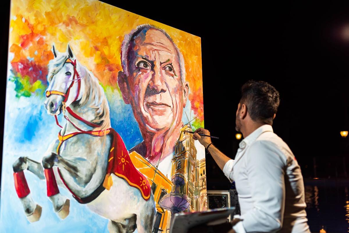 El artista alteano Tachi, en plena intervención artística.