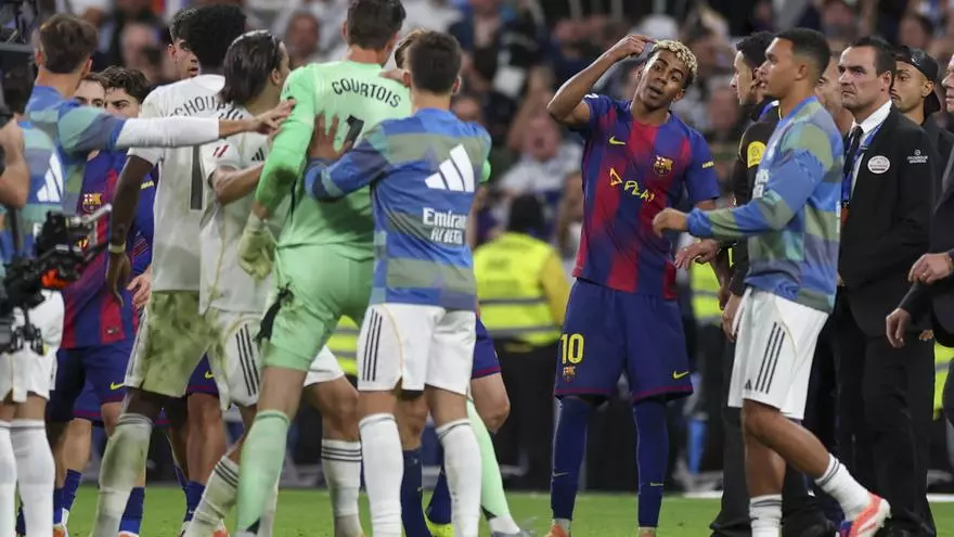 Lo que no se vio en el Clásico: Problemón con Lamine, el show de Vini, la cabina de Flick...